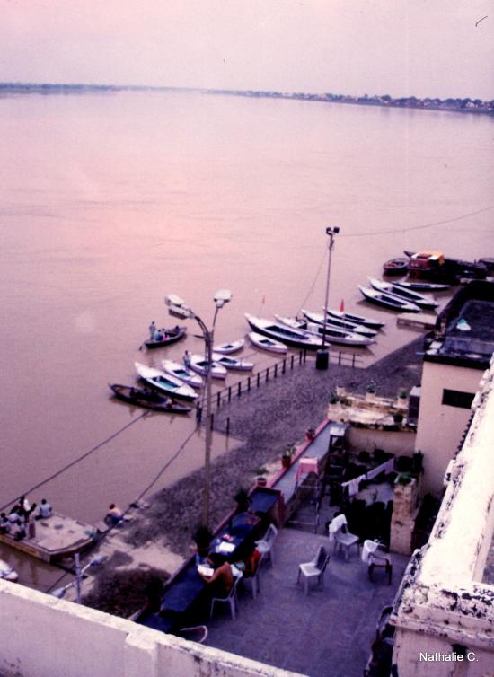 Notre hôtel à Varanasi, terrasse avec vue sur le Gange